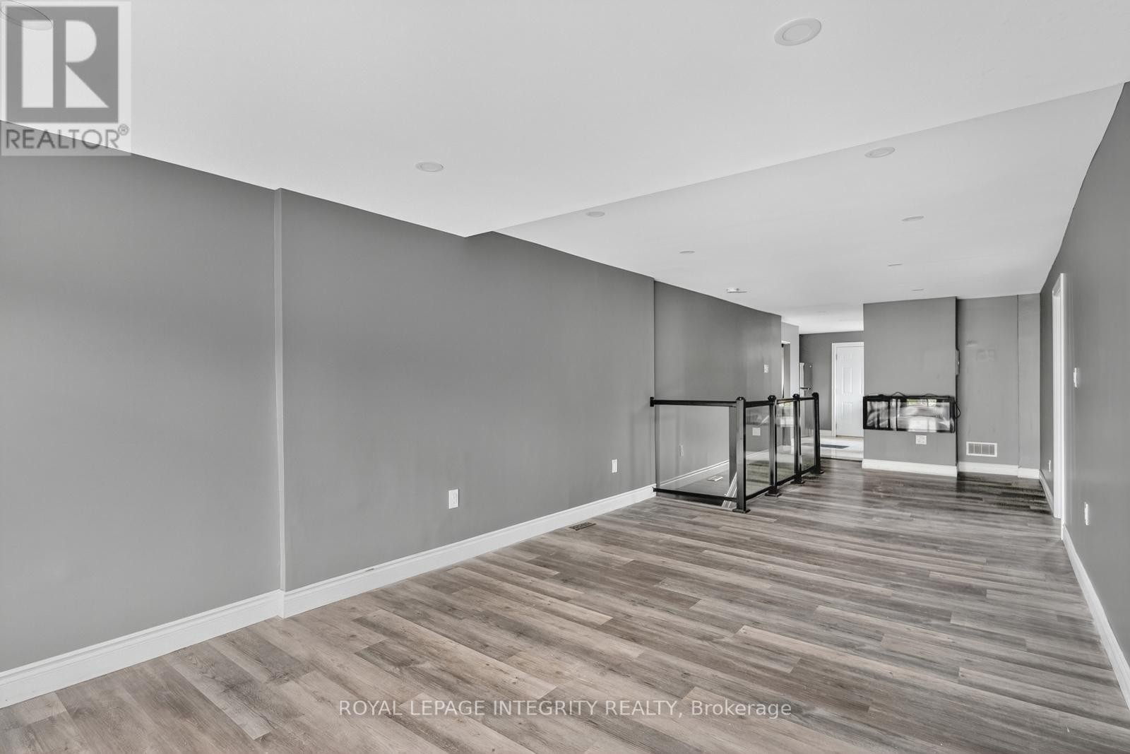 












2 - 125 PRESTON STREET

,
Ottawa,




Ontario
K1R7P3

