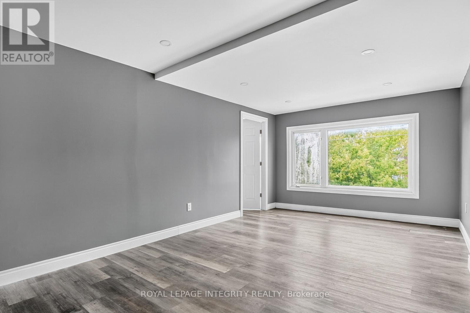 












2 - 125 PRESTON STREET

,
Ottawa,




Ontario
K1R7P3

