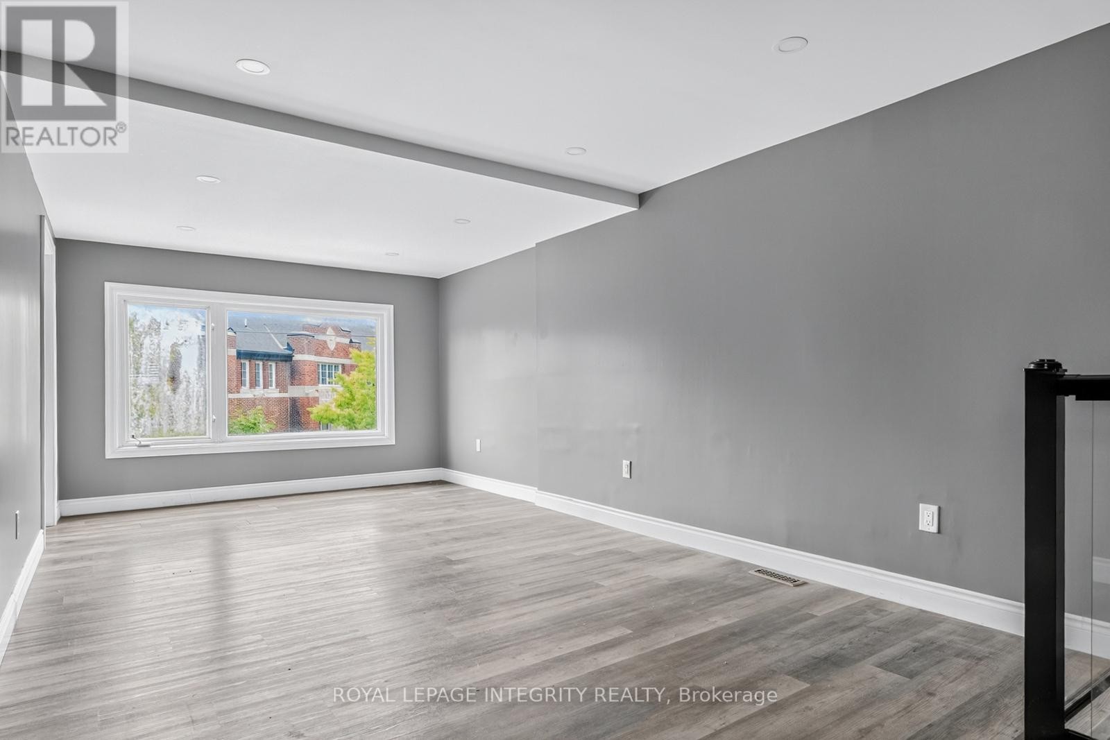 












2 - 125 PRESTON STREET

,
Ottawa,




Ontario
K1R7P3


