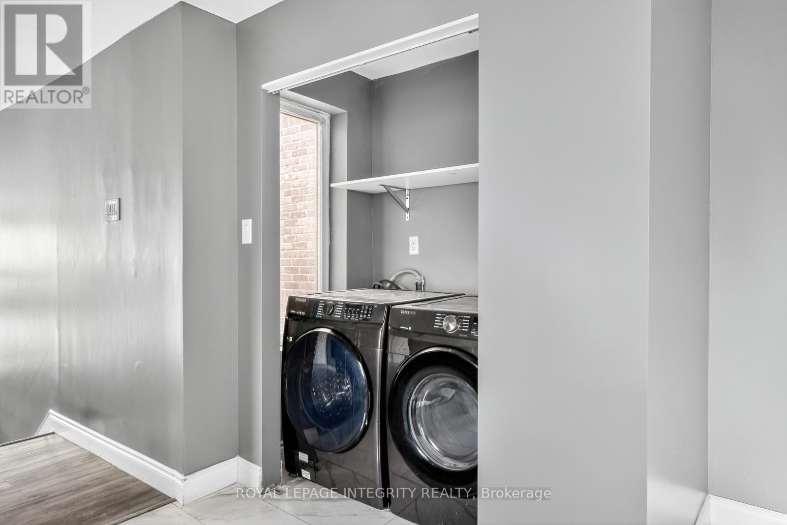












2 - 125 PRESTON STREET

,
Ottawa,




Ontario
K1R7P3


