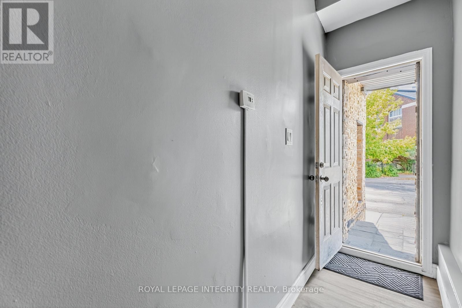 












2 - 125 PRESTON STREET

,
Ottawa,




Ontario
K1R7P3

