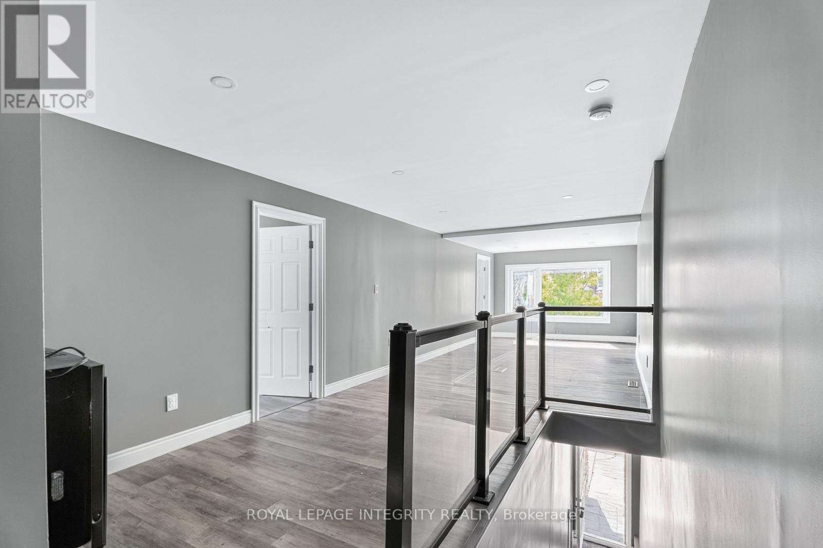 












2 - 125 PRESTON STREET

,
Ottawa,




Ontario
K1R7P3


