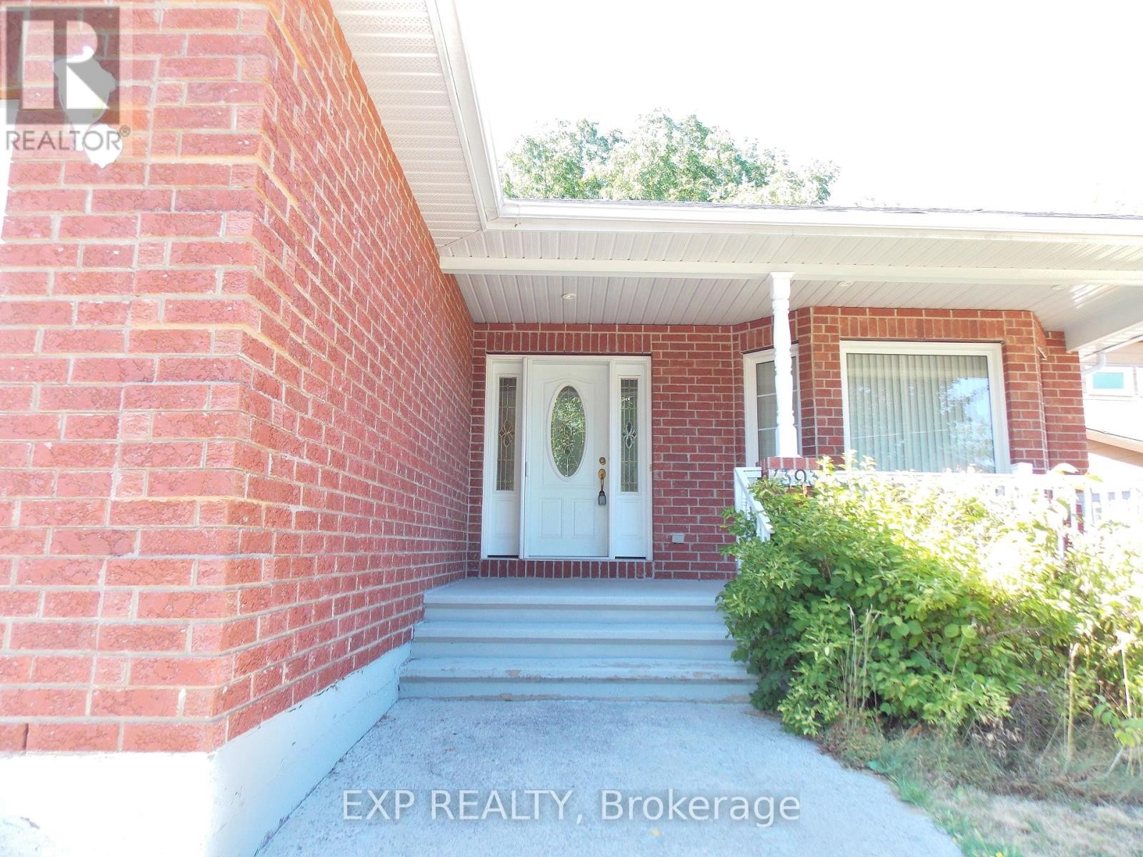 












1393 MCMAHON AVENUE

,
Ottawa,




Ontario
K1T1C2

