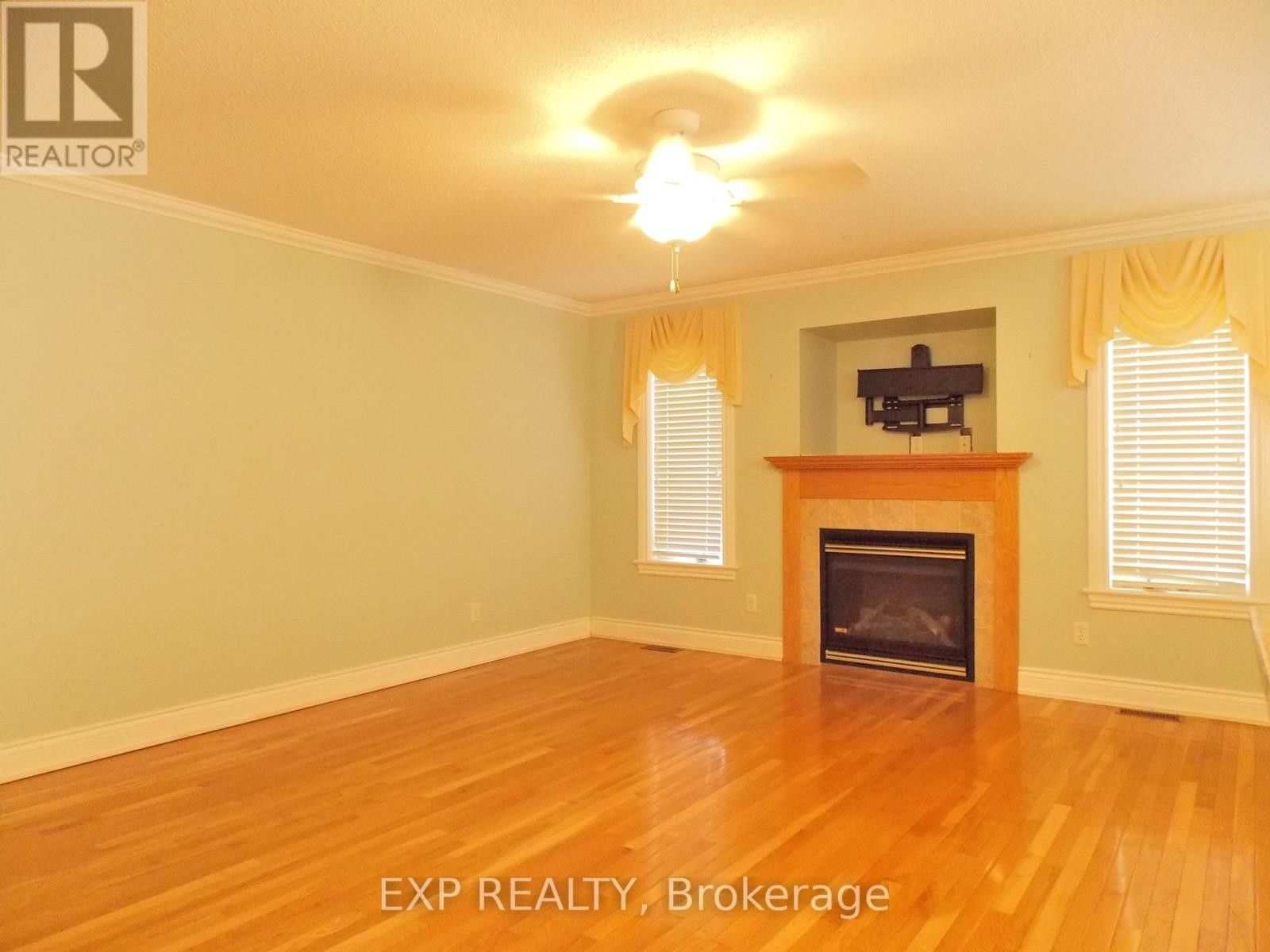 












1393 MCMAHON AVENUE

,
Ottawa,




Ontario
K1T1C2


