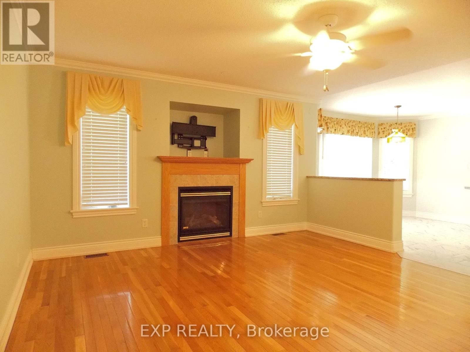 












1393 MCMAHON AVENUE

,
Ottawa,




Ontario
K1T1C2

