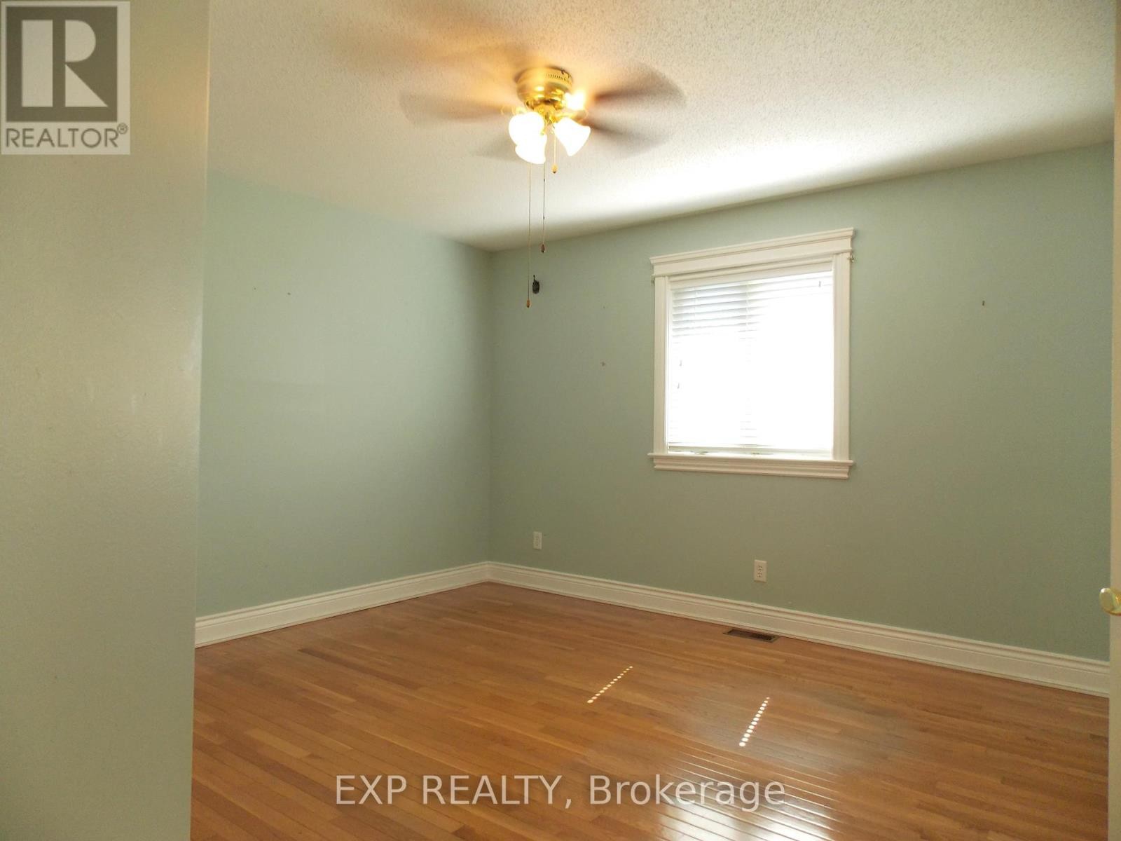 












1393 MCMAHON AVENUE

,
Ottawa,




Ontario
K1T1C2

