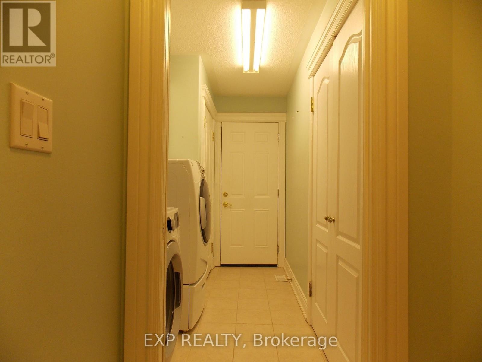 












1393 MCMAHON AVENUE

,
Ottawa,




Ontario
K1T1C2

