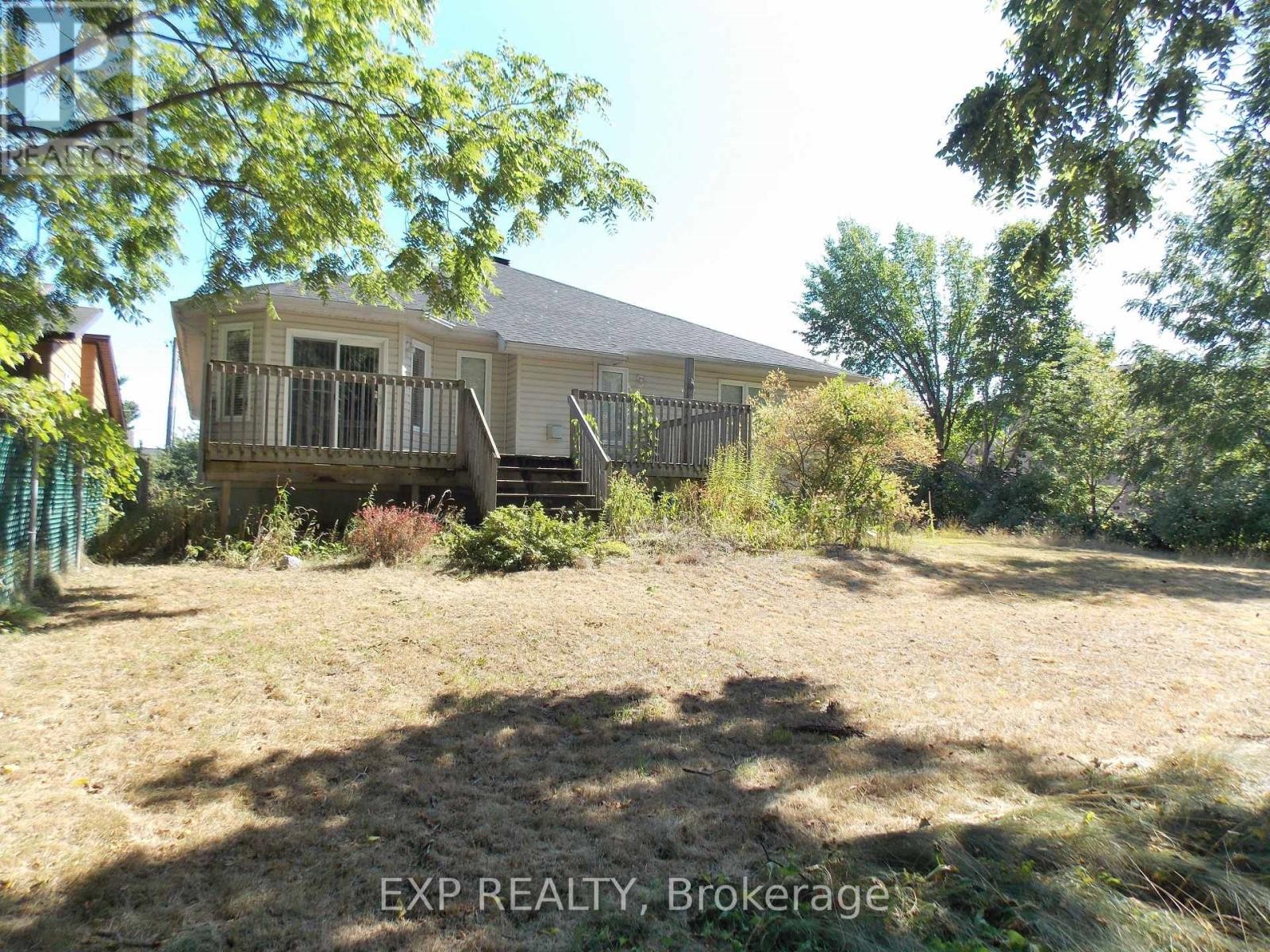 












1393 MCMAHON AVENUE

,
Ottawa,




Ontario
K1T1C2

