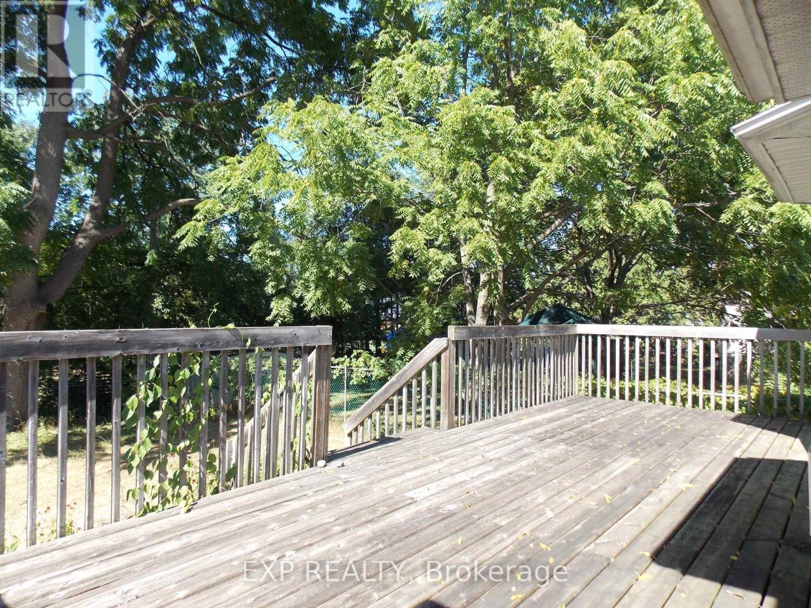 












1393 MCMAHON AVENUE

,
Ottawa,




Ontario
K1T1C2

