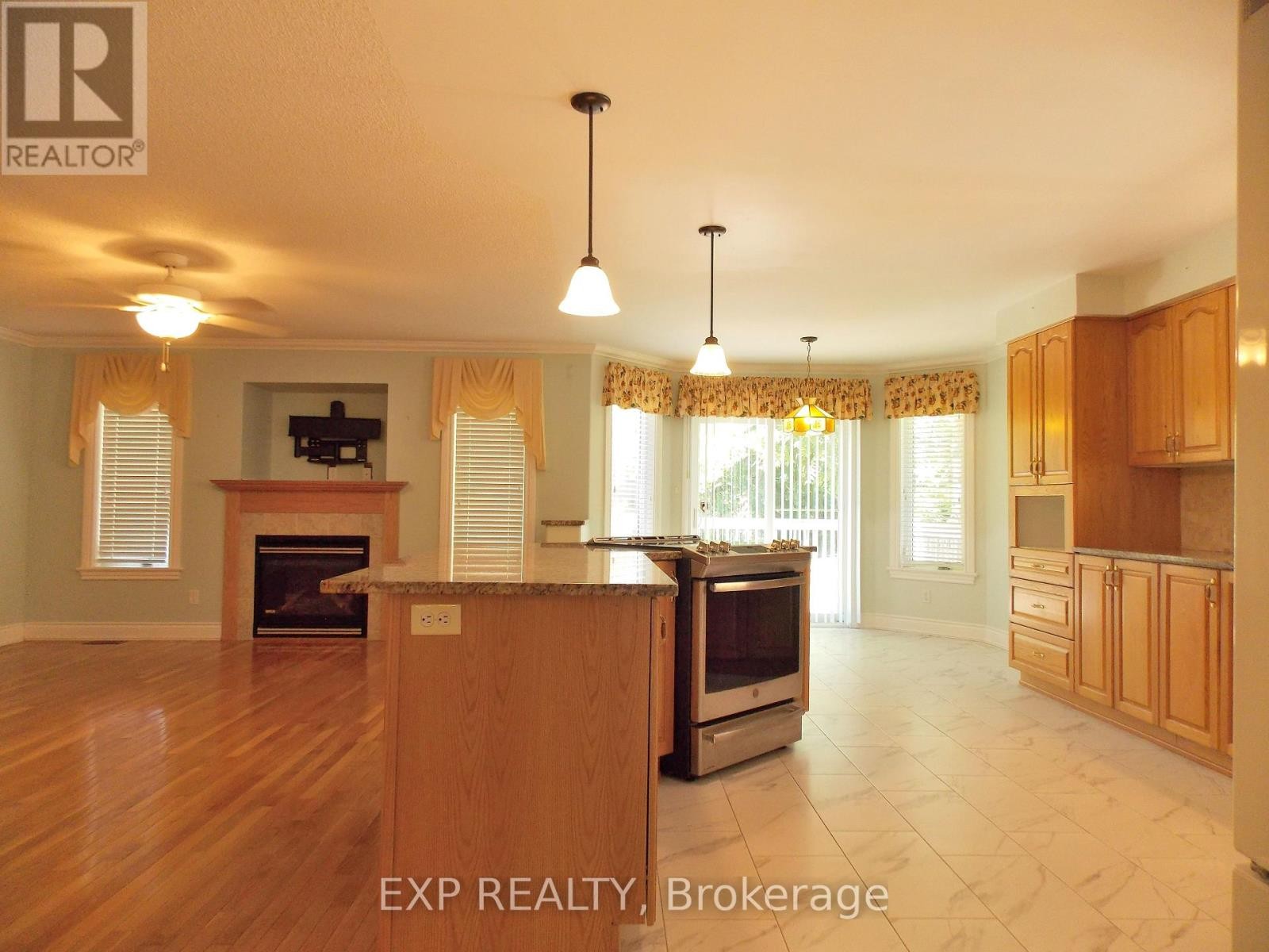 












1393 MCMAHON AVENUE

,
Ottawa,




Ontario
K1T1C2

