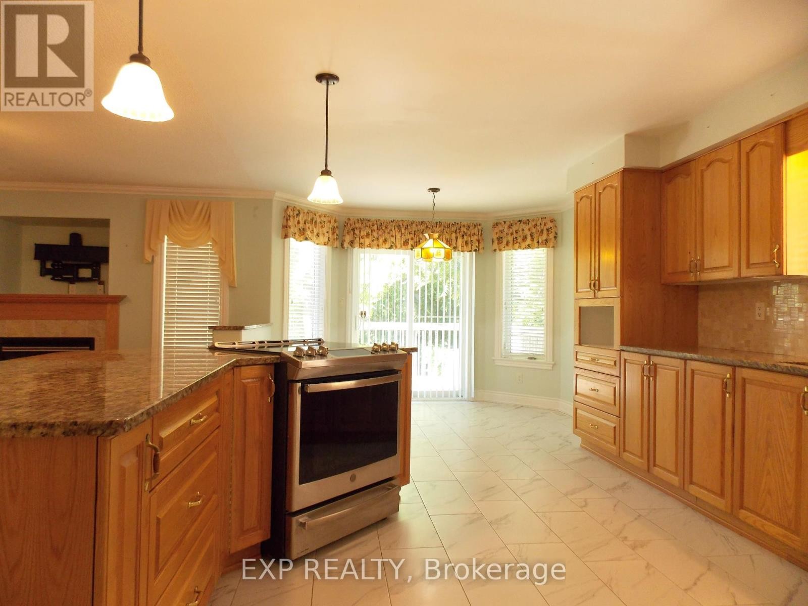 












1393 MCMAHON AVENUE

,
Ottawa,




Ontario
K1T1C2

