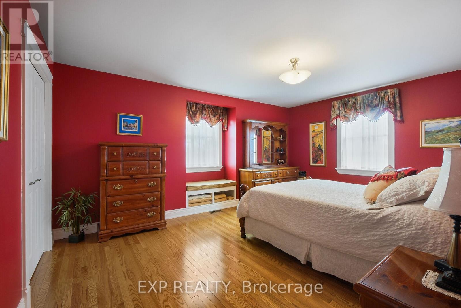 












183 HAMILTON ROAD

,
Russell,




Ontario
K4R0J1

