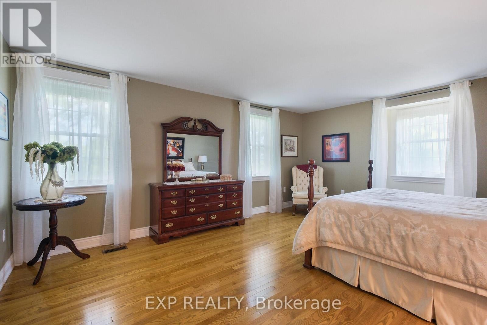 












183 HAMILTON ROAD

,
Russell,




Ontario
K4R0J1

