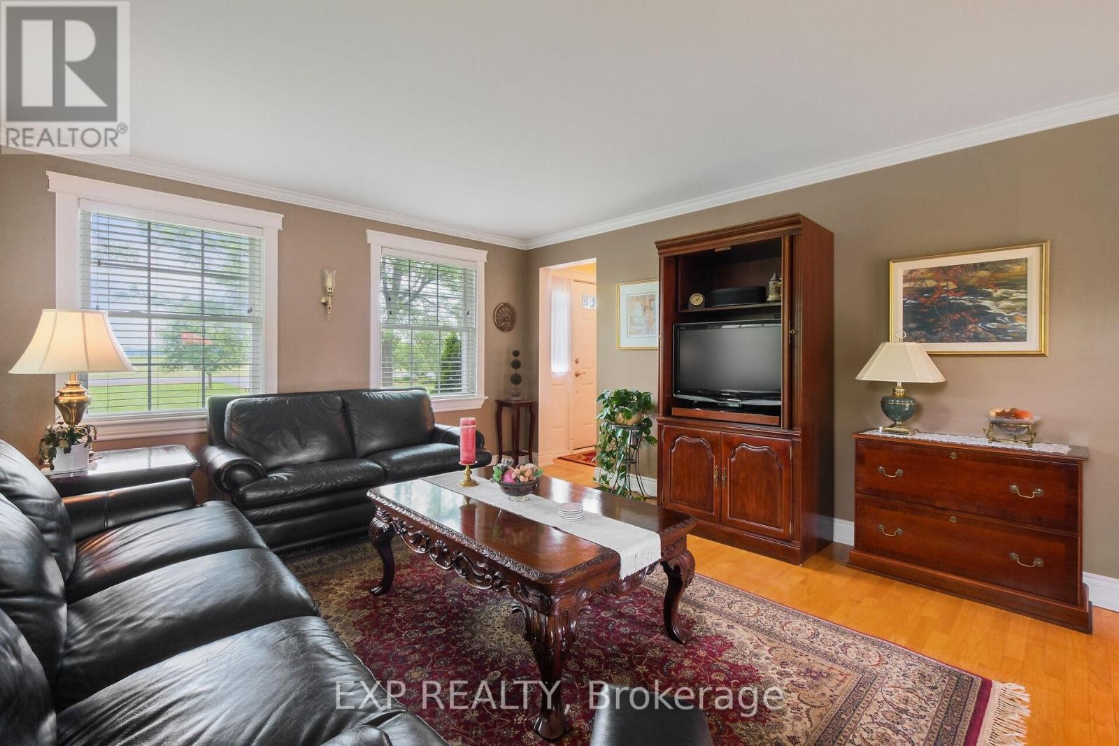 












183 HAMILTON ROAD

,
Russell,




Ontario
K4R0J1

