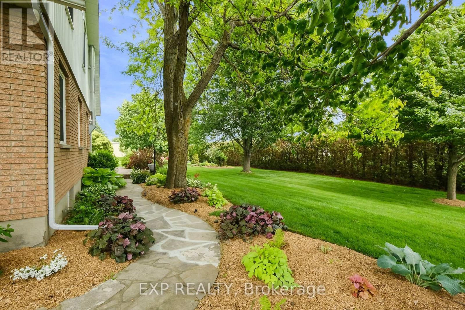 












183 HAMILTON ROAD

,
Russell,




Ontario
K4R0J1

