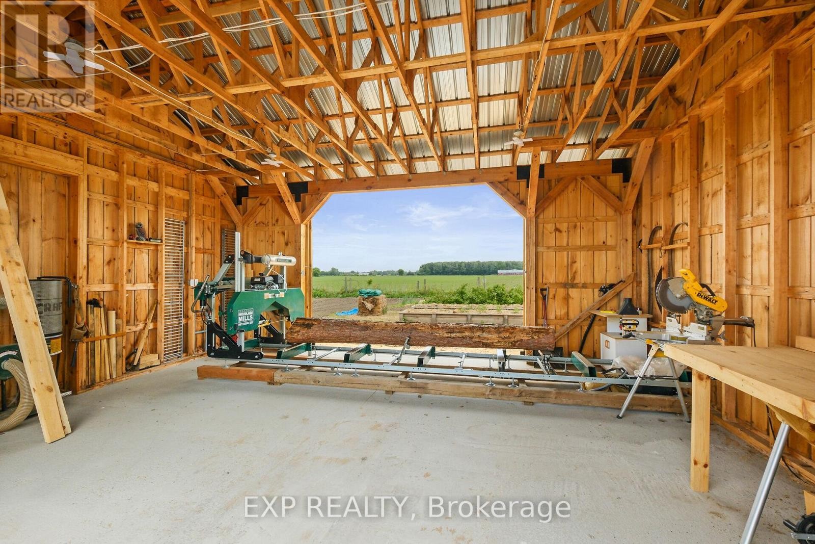 












183 HAMILTON ROAD

,
Russell,




Ontario
K4R0J1

