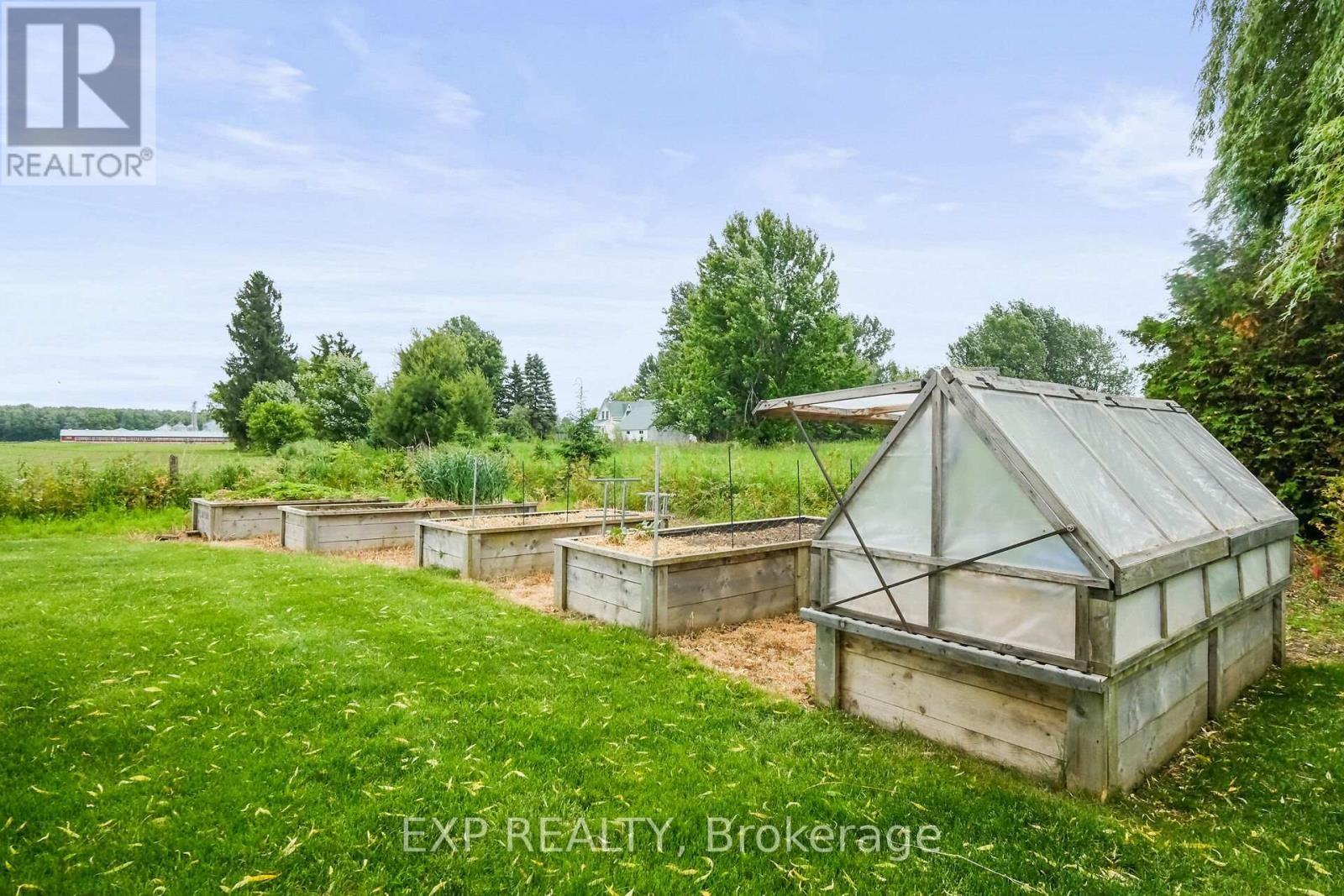 












183 HAMILTON ROAD

,
Russell,




Ontario
K4R0J1

