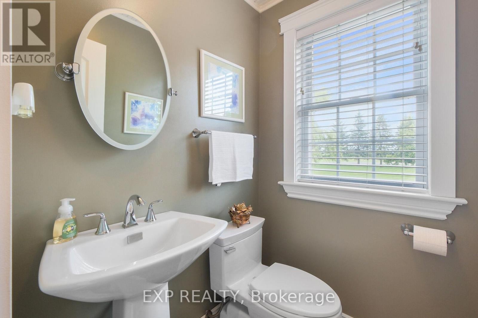 












183 HAMILTON ROAD

,
Russell,




Ontario
K4R0J1

