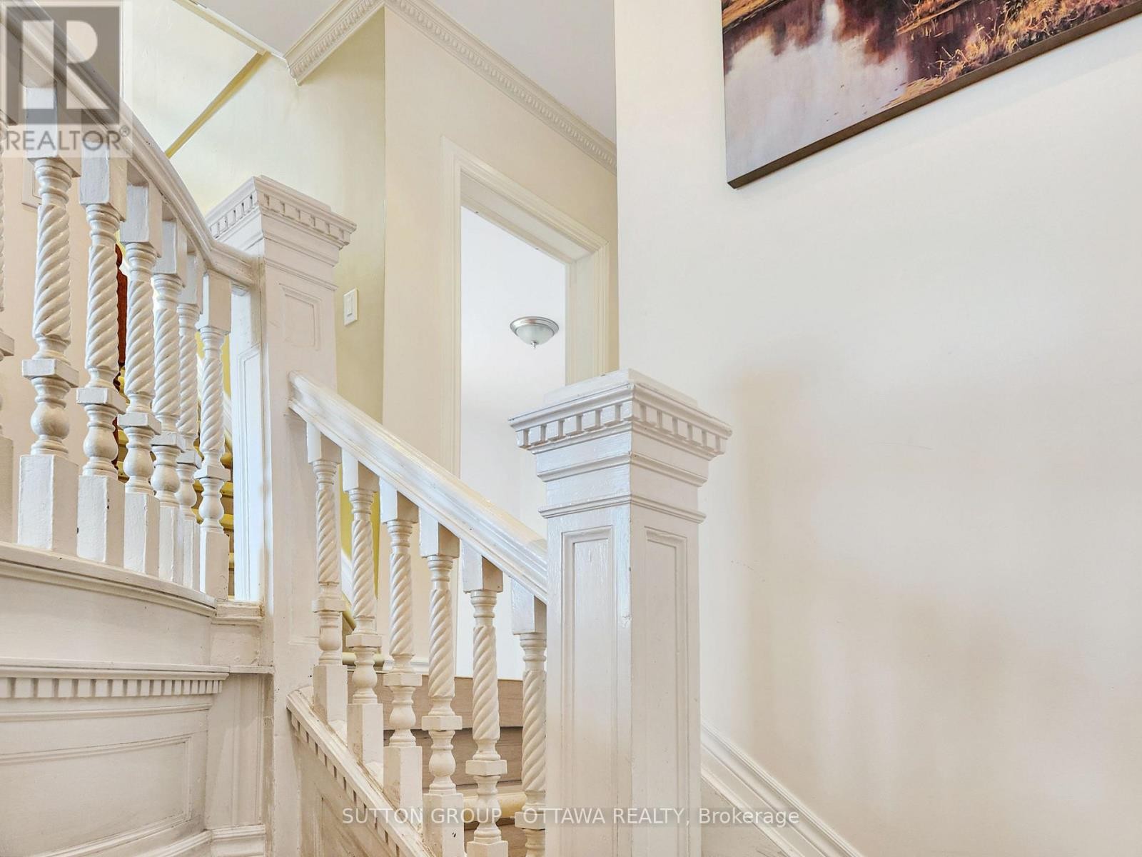 












139 ECCLES STREET

,
Ottawa,




Ontario
K1R6S7

