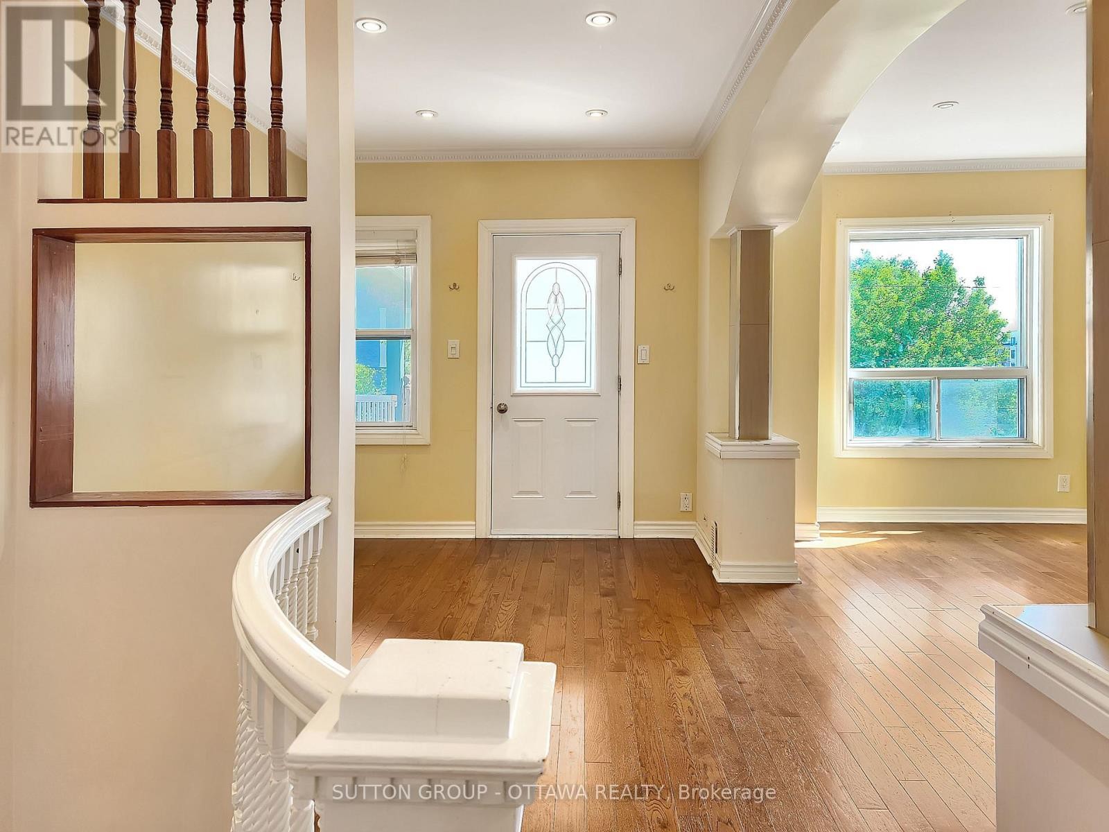 












139 ECCLES STREET

,
Ottawa,




Ontario
K1R6S7

