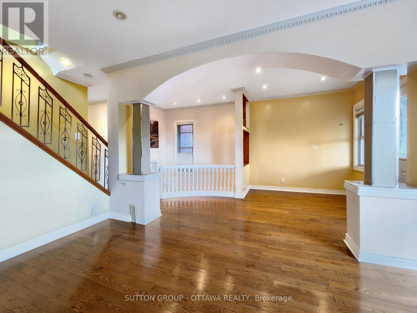 












139 ECCLES STREET

,
Ottawa,




Ontario
K1R6S7

