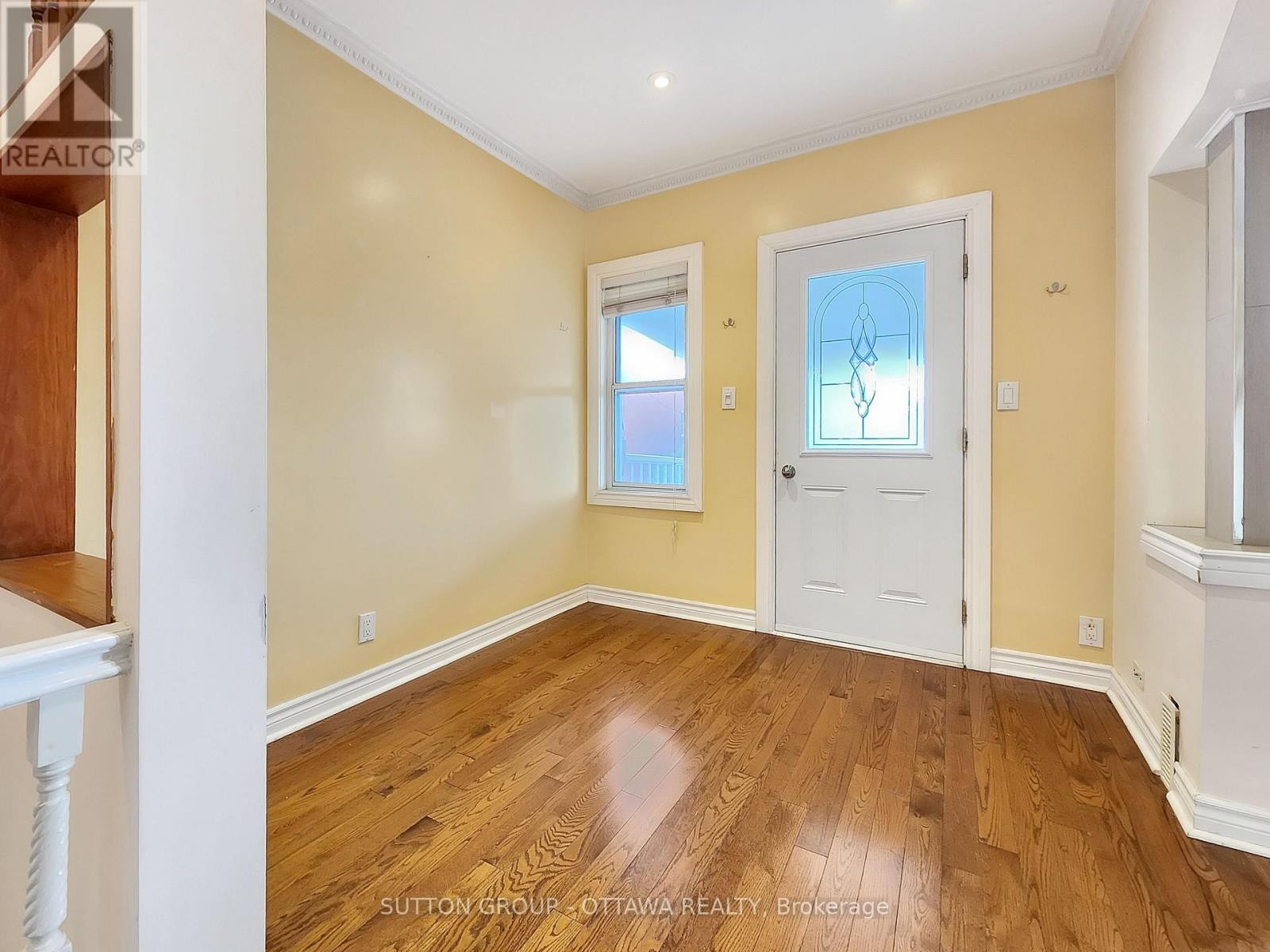 












139 ECCLES STREET

,
Ottawa,




Ontario
K1R6S7

