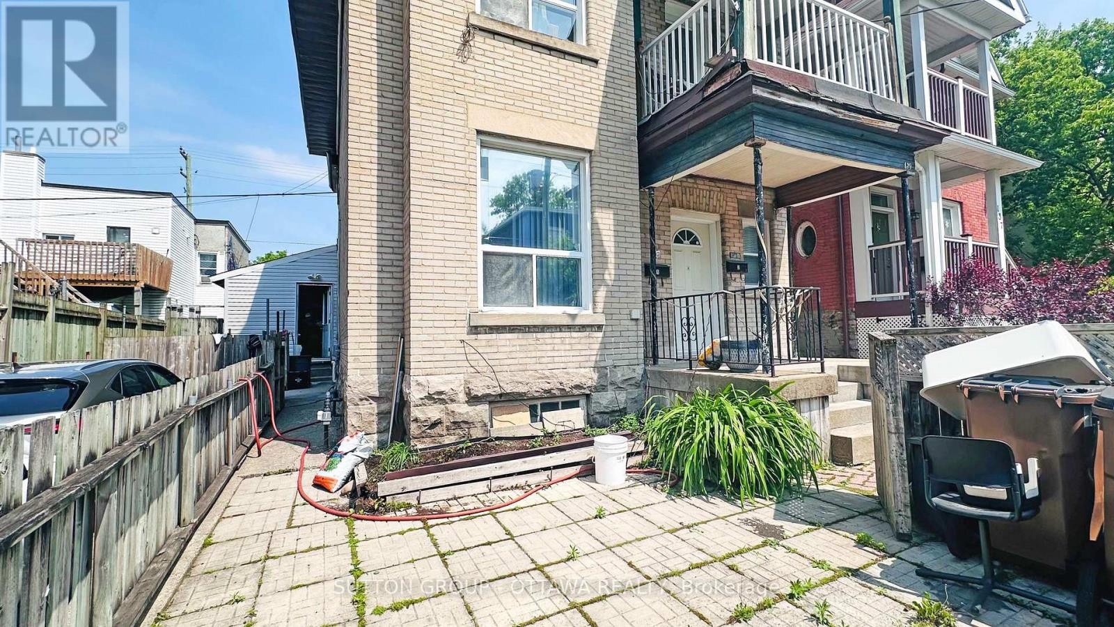 












139 ECCLES STREET

,
Ottawa,




Ontario
K1R6S7

