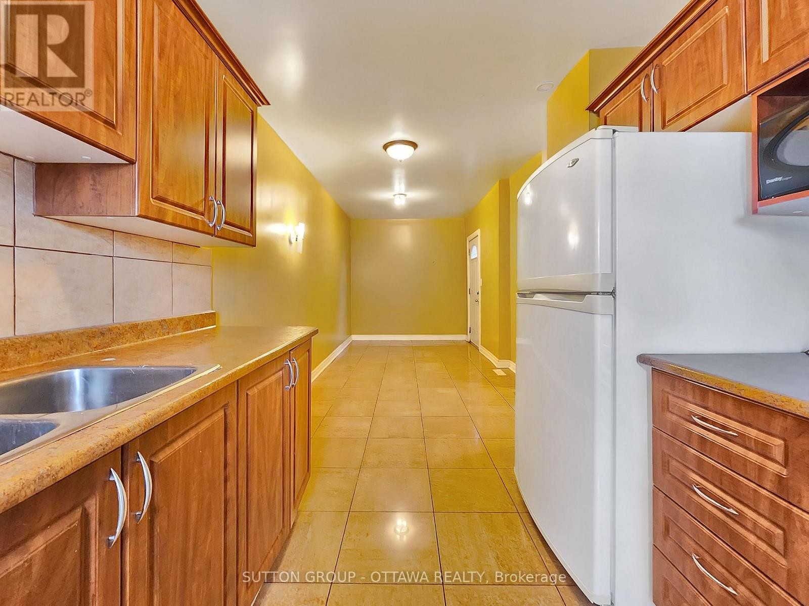 












139 ECCLES STREET

,
Ottawa,




Ontario
K1R6S7

