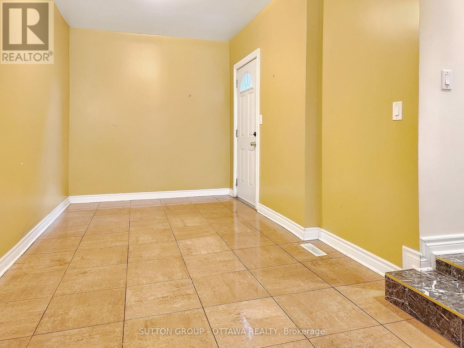 












139 ECCLES STREET

,
Ottawa,




Ontario
K1R6S7

