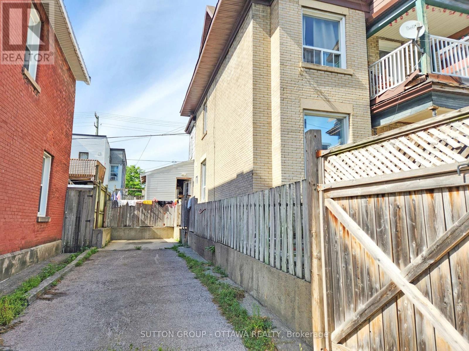 












139 ECCLES STREET

,
Ottawa,




Ontario
K1R6S7

