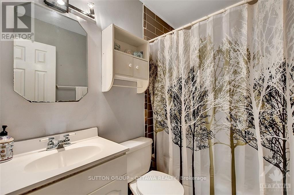 












20 DUNDEGAN DRIVE

,
Ottawa,




Ontario
K2L1P8

