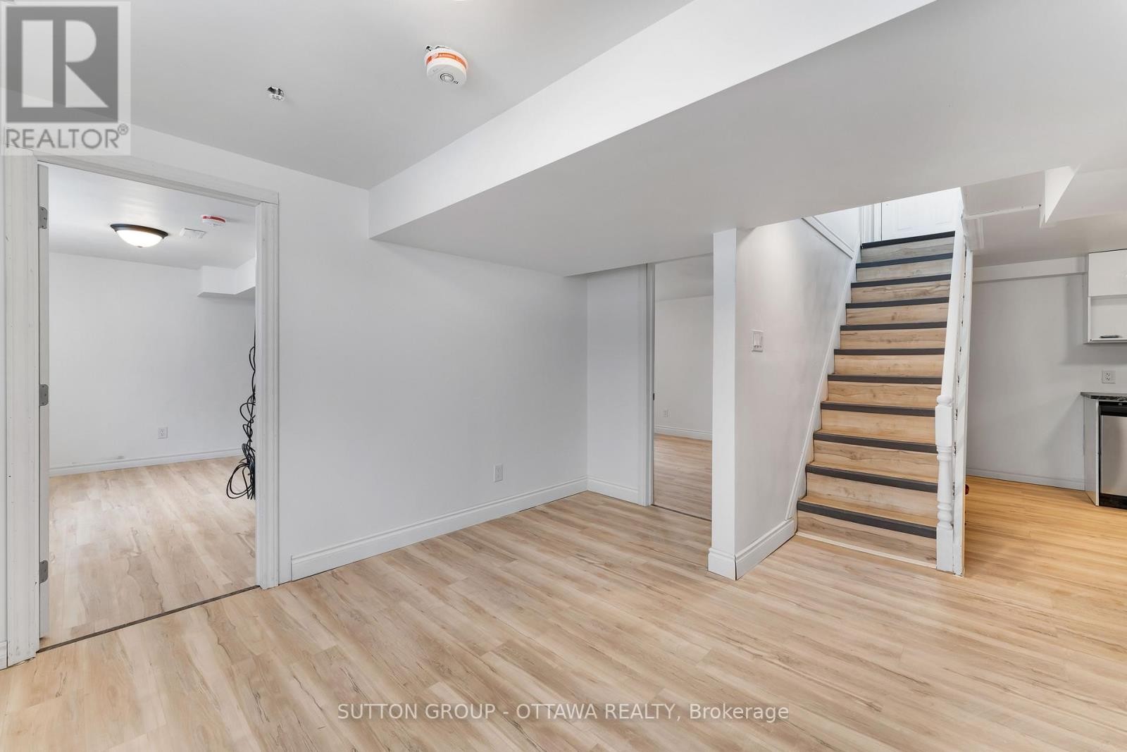 












20 DUNDEGAN DRIVE

,
Ottawa,




Ontario
K2L1P8

