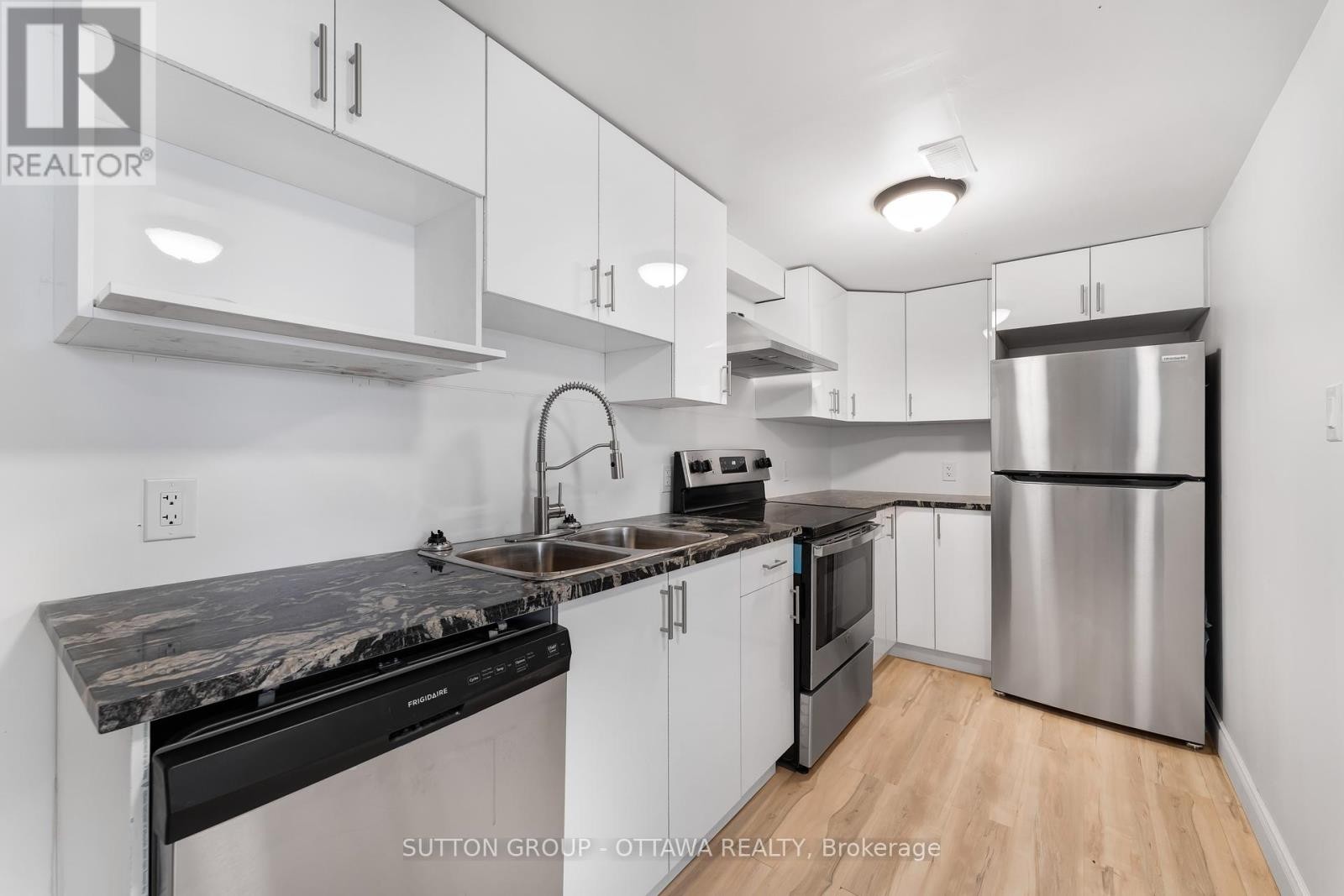 












20 DUNDEGAN DRIVE

,
Ottawa,




Ontario
K2L1P8

