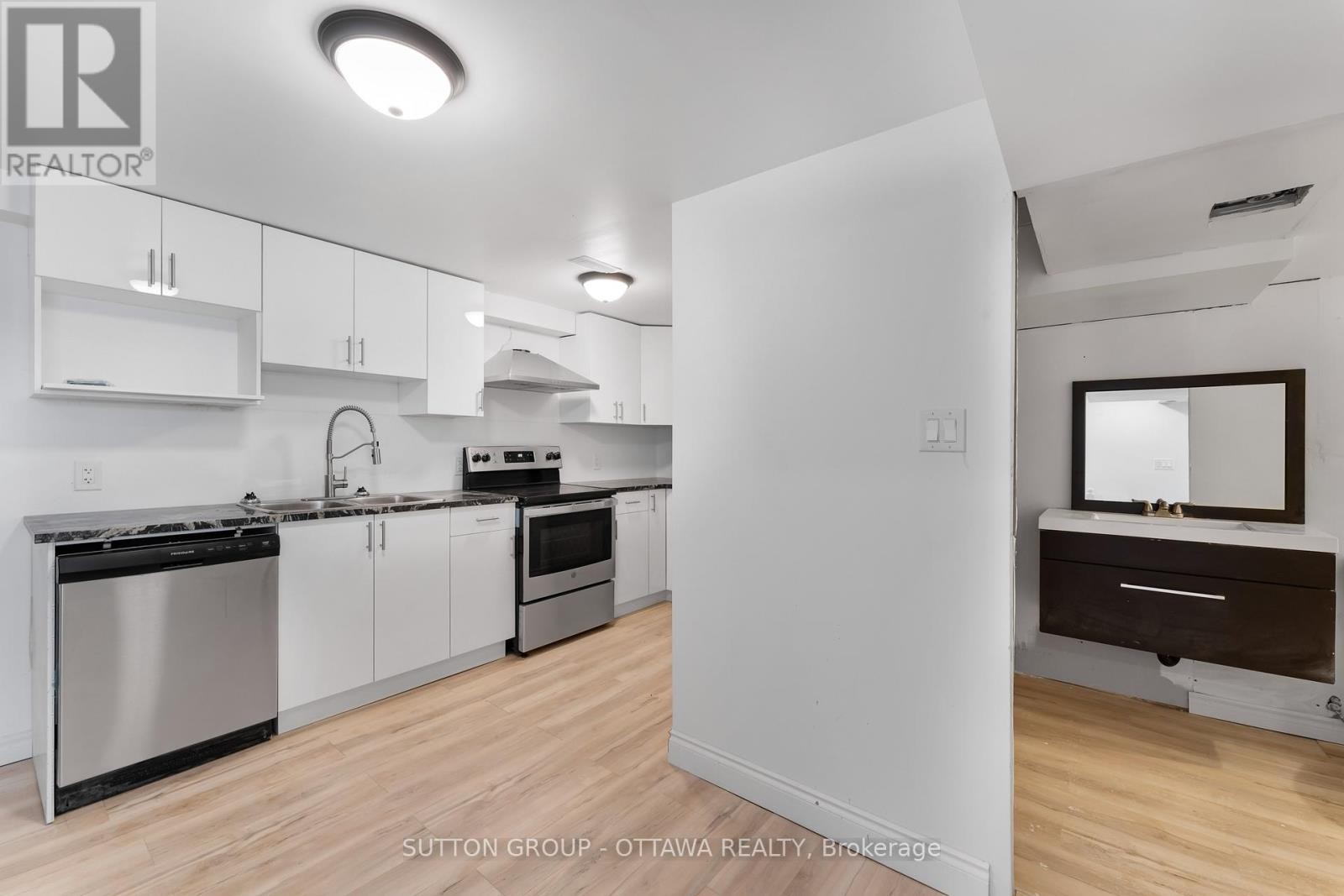 












20 DUNDEGAN DRIVE

,
Ottawa,




Ontario
K2L1P8


