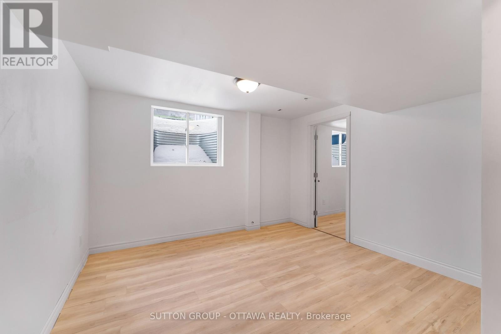 












20 DUNDEGAN DRIVE

,
Ottawa,




Ontario
K2L1P8

