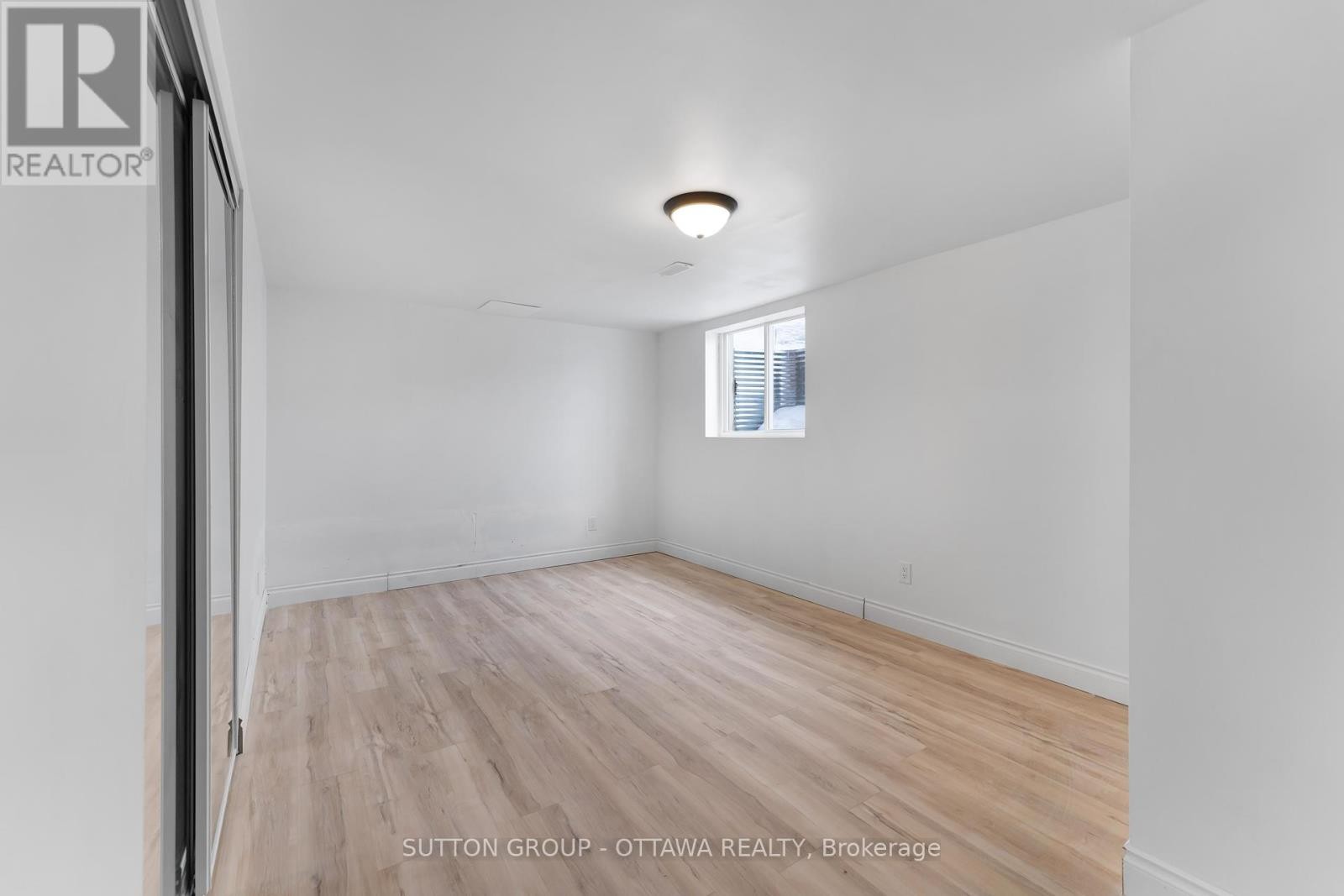 












20 DUNDEGAN DRIVE

,
Ottawa,




Ontario
K2L1P8

