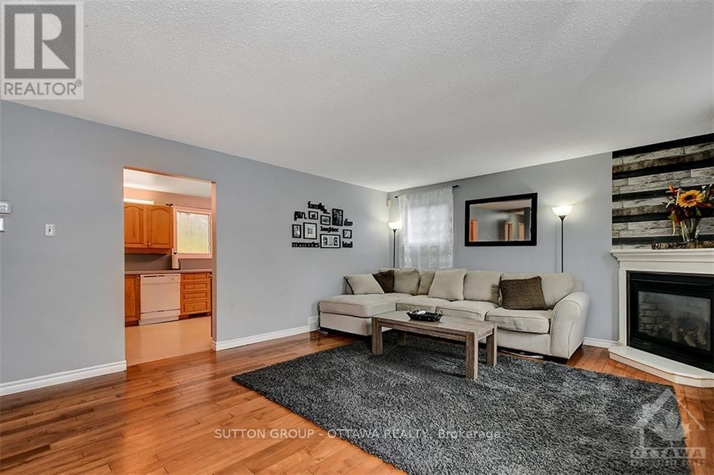 












20 DUNDEGAN DRIVE

,
Ottawa,




Ontario
K2L1P8

