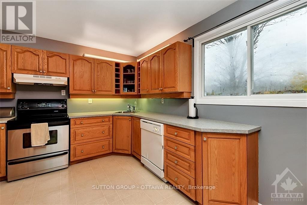 












20 DUNDEGAN DRIVE

,
Ottawa,




Ontario
K2L1P8

