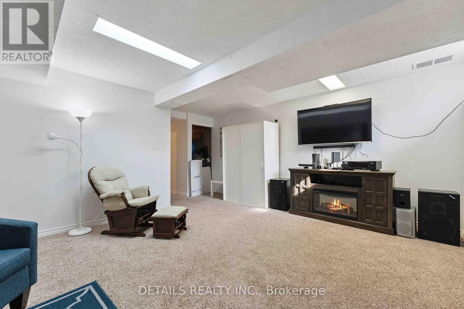 












1537 BRIARFIELD CRESCENT

,
Ottawa,




Ontario
K4A1Z9

