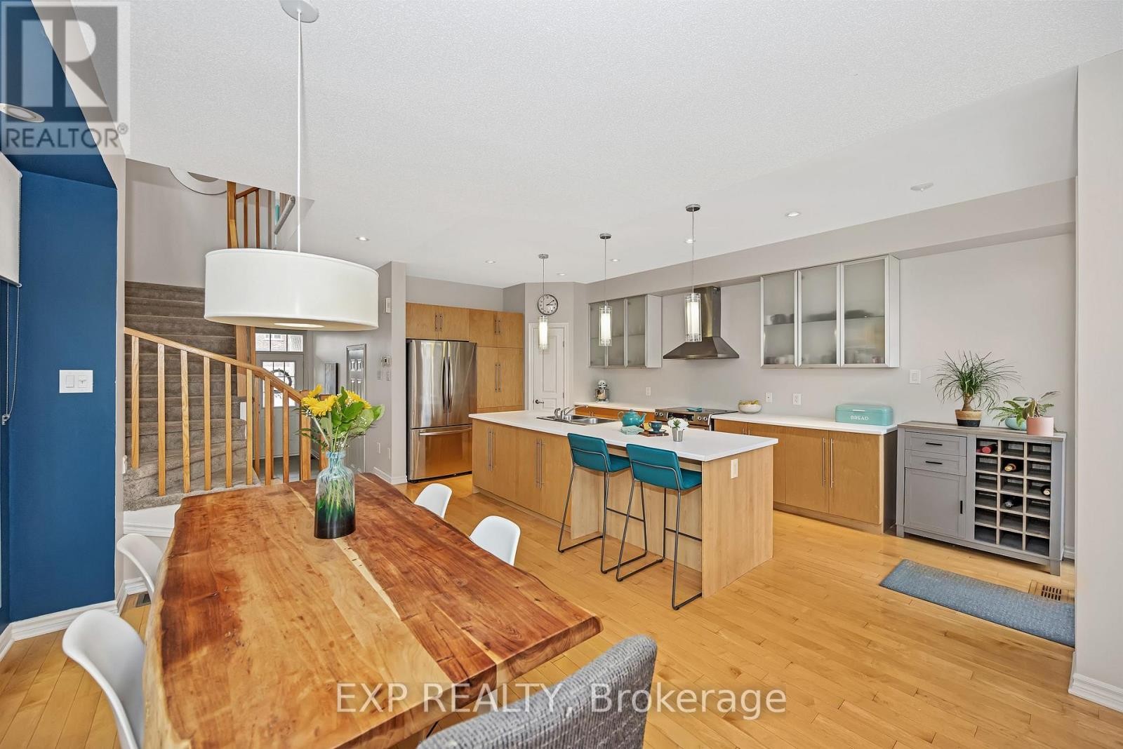 












694 BOWERCREST CRESCENT

,
Ottawa,




Ontario
K1V2M2

