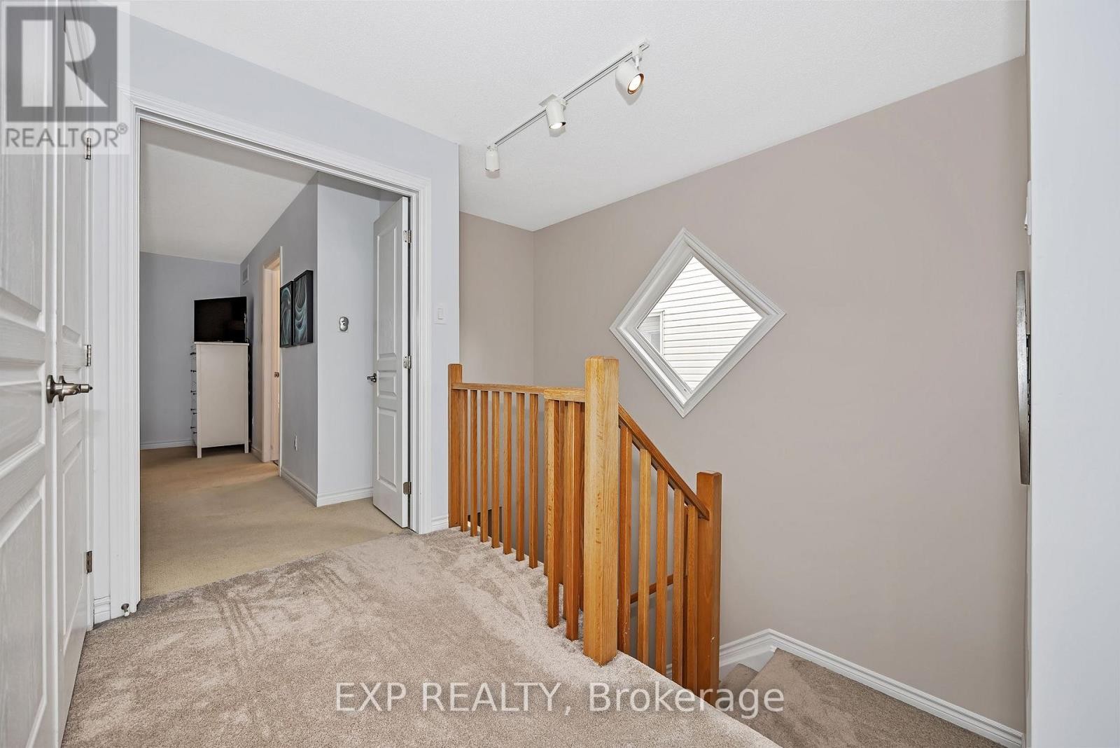 












694 BOWERCREST CRESCENT

,
Ottawa,




Ontario
K1V2M2

