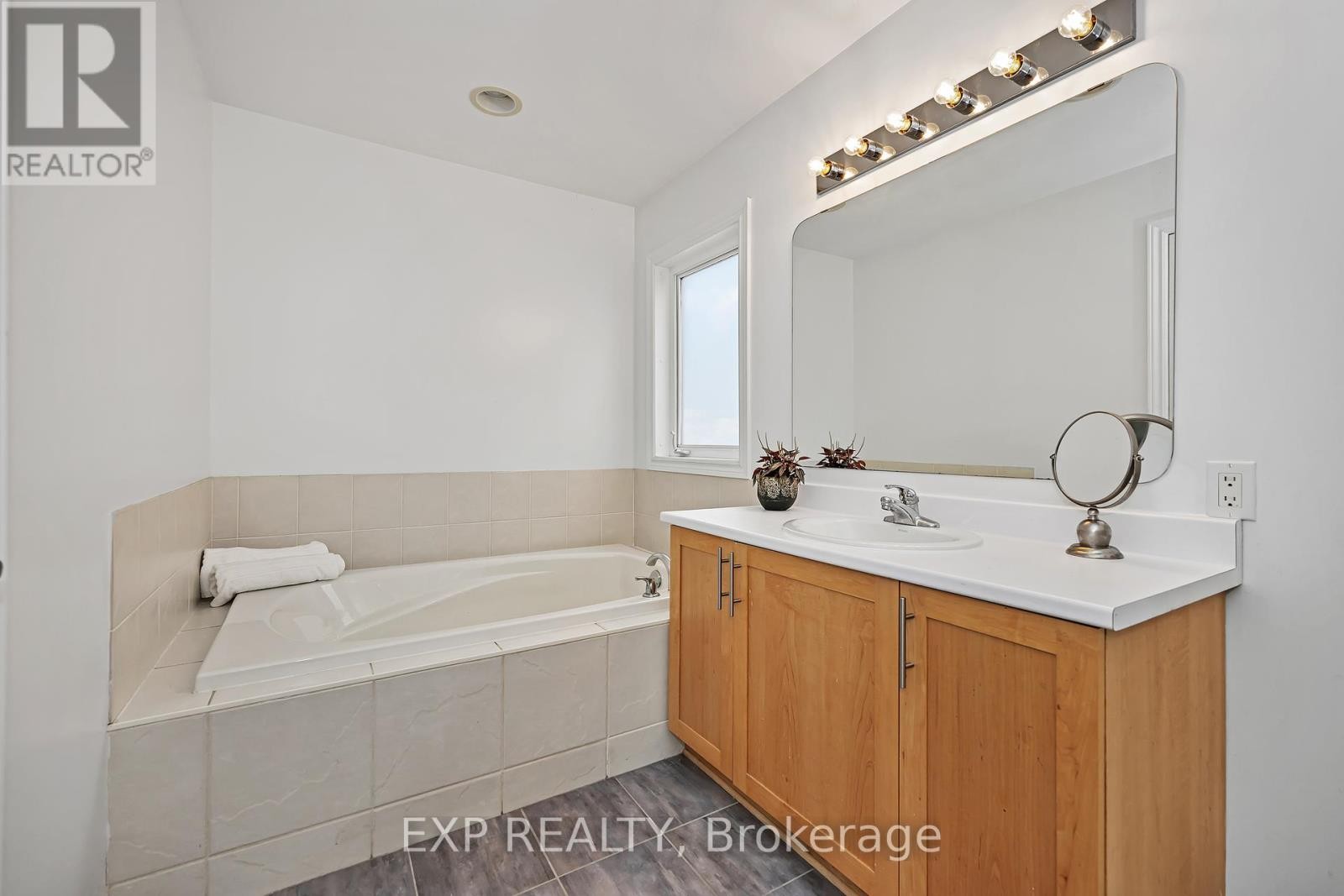 












694 BOWERCREST CRESCENT

,
Ottawa,




Ontario
K1V2M2

