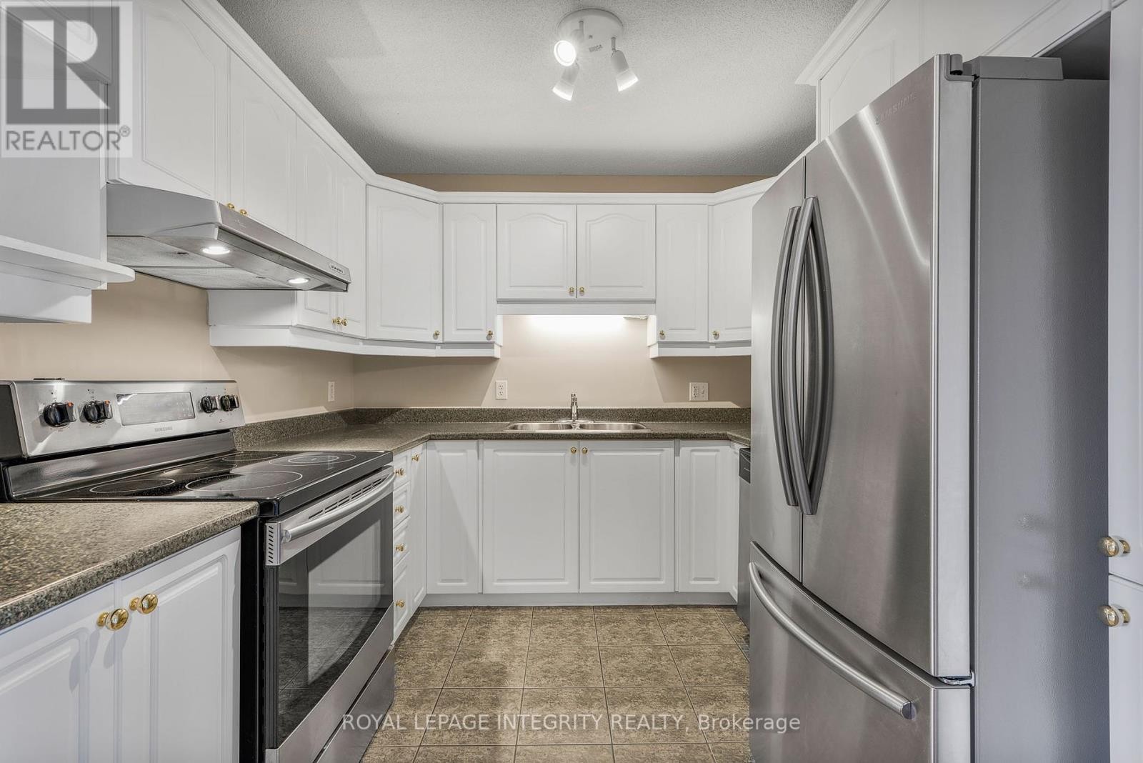 












403 - 2923 LAURIER STREET

,
Clarence-Rockland,




Ontario
K4K1T8

