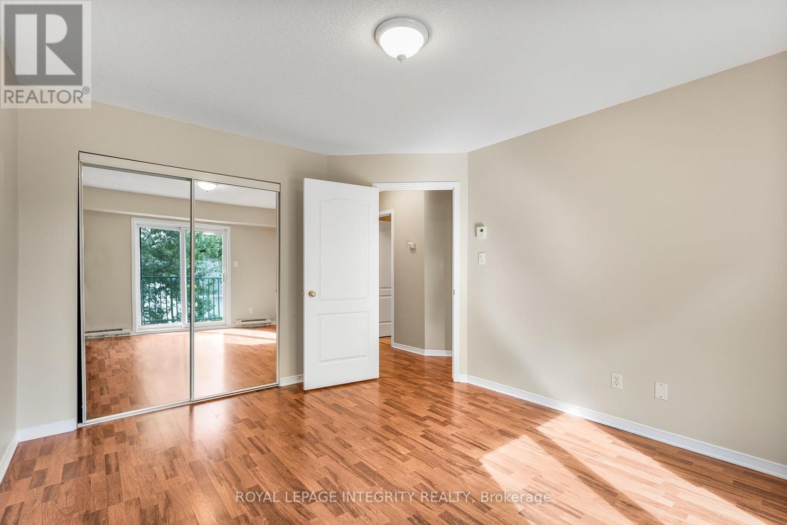 












403 - 2923 LAURIER STREET

,
Clarence-Rockland,




Ontario
K4K1T8

