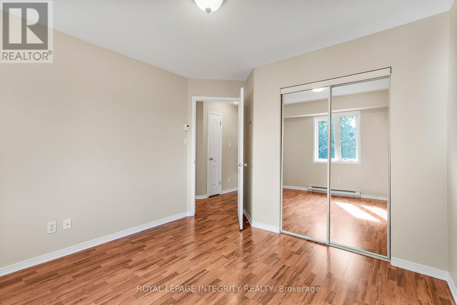 












403 - 2923 LAURIER STREET

,
Clarence-Rockland,




Ontario
K4K1T8

