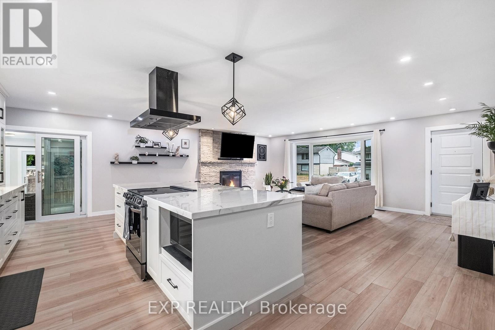 












3 ST REMY DRIVE

,
Ottawa,




Ontario
K2J1A4

