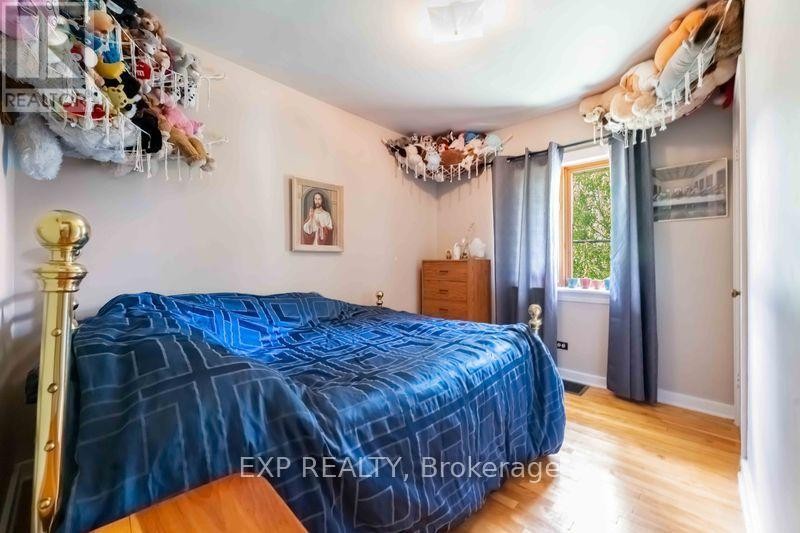 












878 IVANHOE AVENUE

,
Ottawa,




Ontario
K2B5S5

