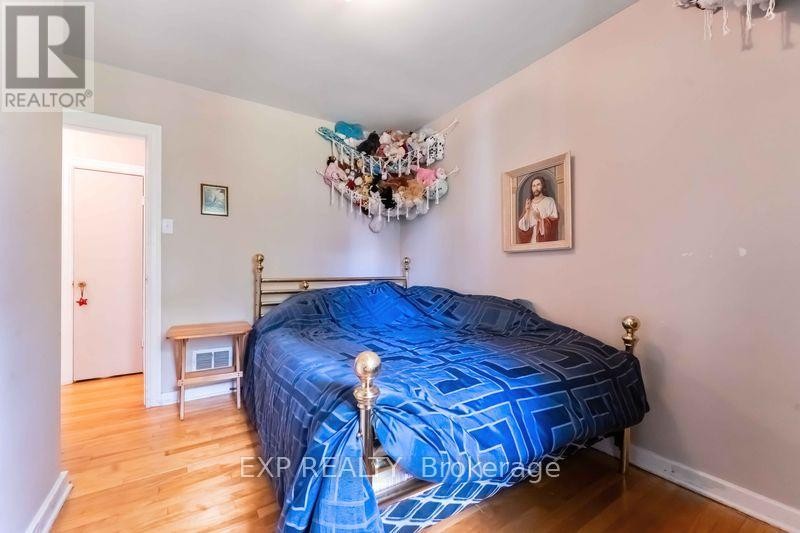 












878 IVANHOE AVENUE

,
Ottawa,




Ontario
K2B5S5

