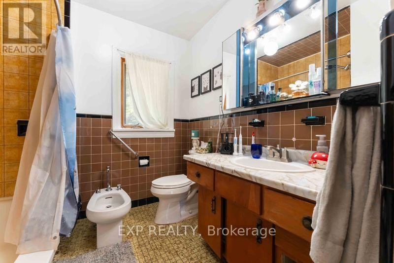 












878 IVANHOE AVENUE

,
Ottawa,




Ontario
K2B5S5

