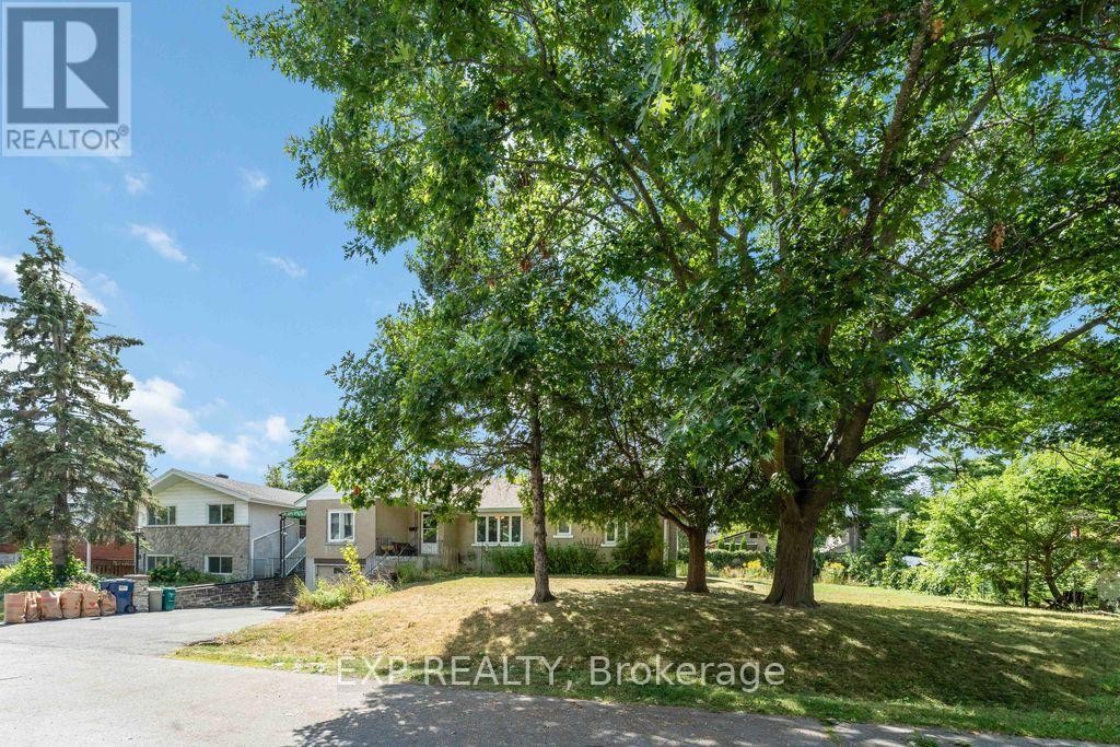 












878 IVANHOE AVENUE

,
Ottawa,




Ontario
K2B5S5

